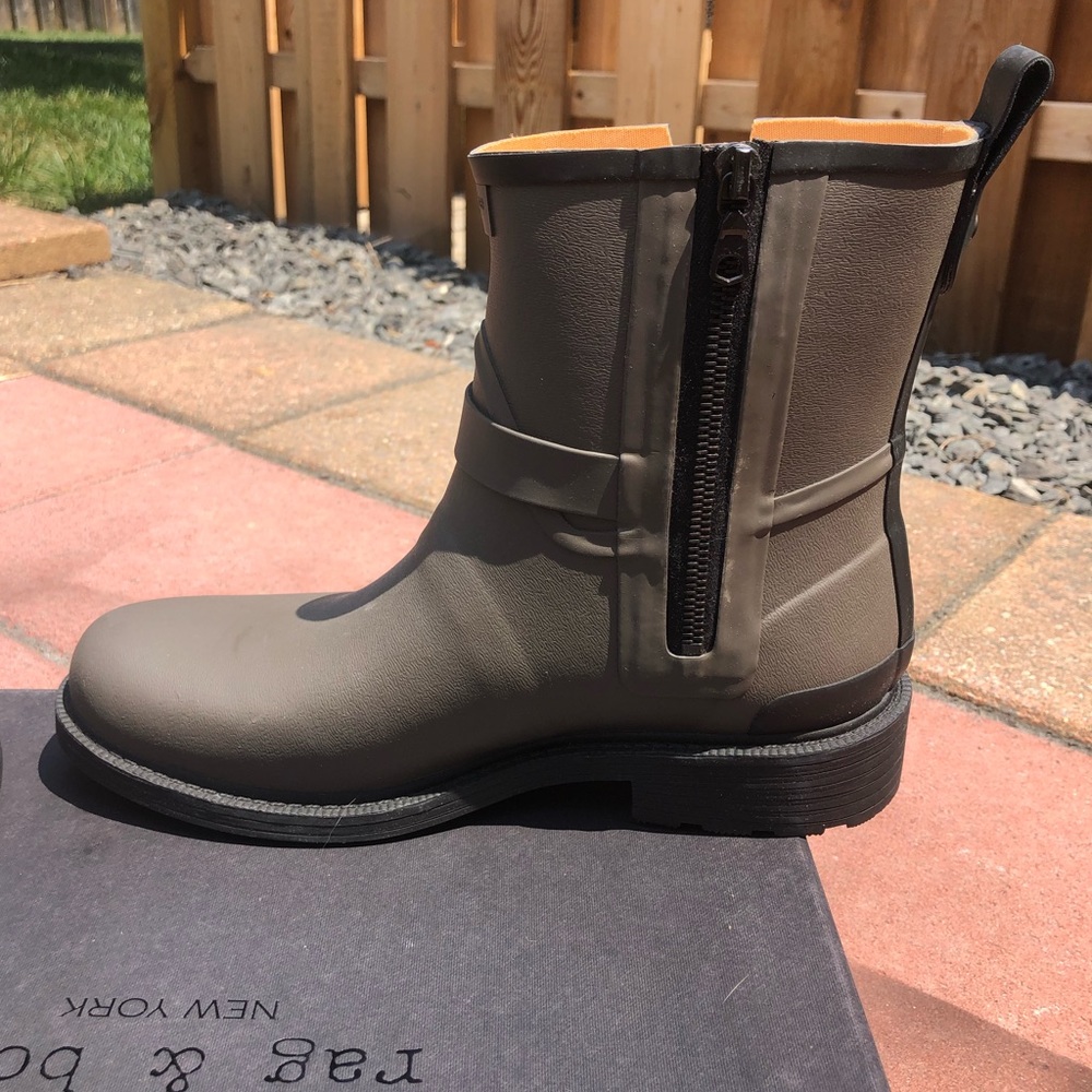 NWT Rag & Bone Moto rain boot in smoke - Picture 6 of 7